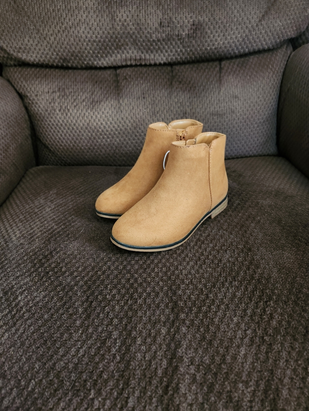 🎉 Girls Tan Booties Size: 10